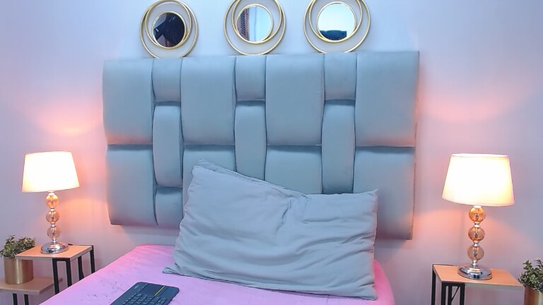 Aisha_Emerald's Streamate show and profile