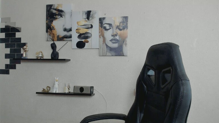 GlamNova's Streamate show and profile