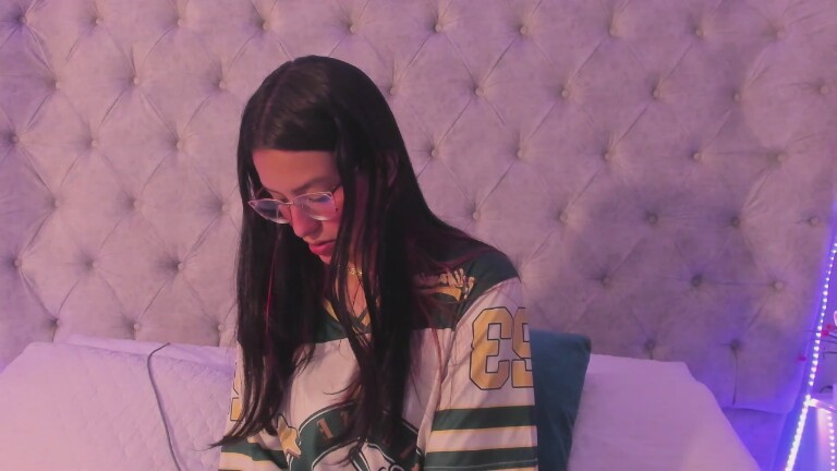 dafne_bss's Streamate show and profile