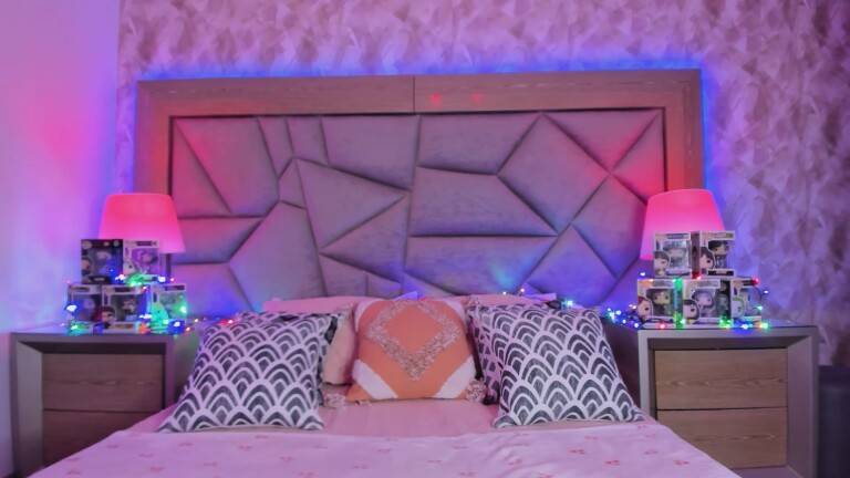 AnnaKing's Streamate show and profile