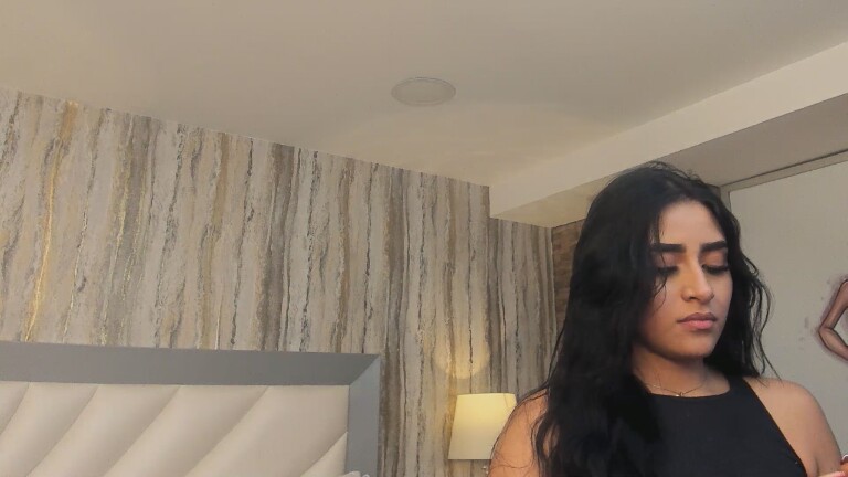 Sara_Hanniston's Streamate show and profile