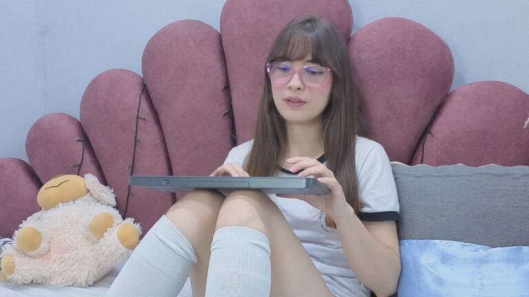 ISABELLAJHONS's Streamate show and profile