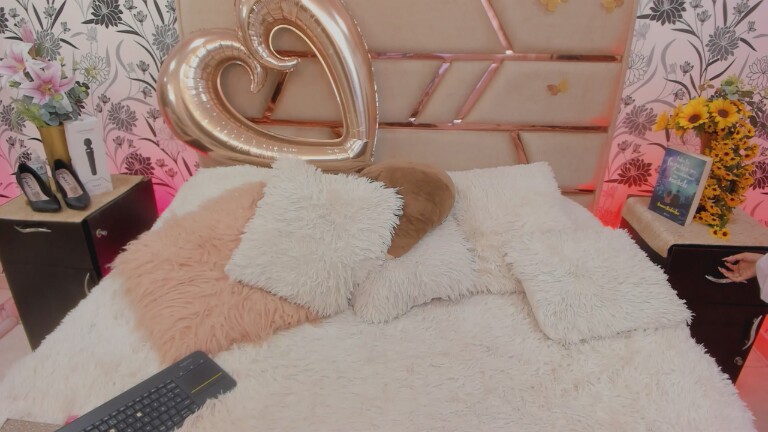 CloeesSuarez's Streamate show and profile