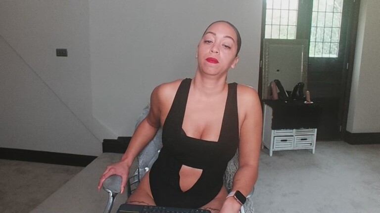 QueenTrick's Streamate show and profile