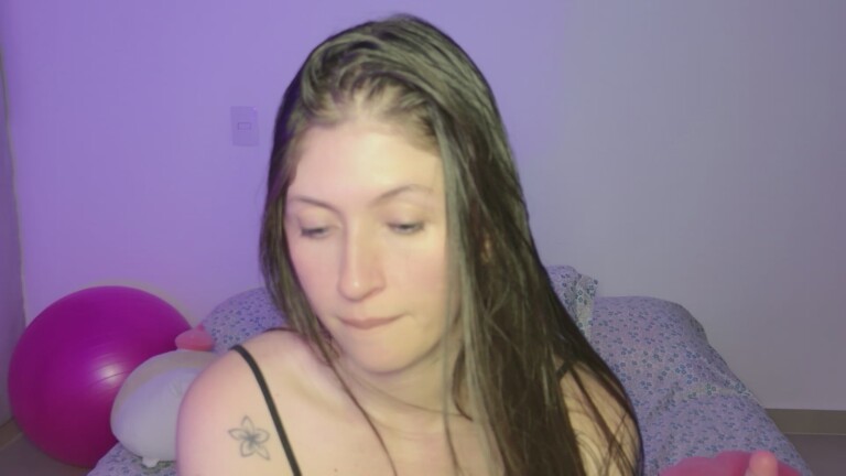 EmmaShaykk's Streamate show and profile