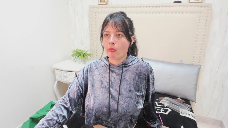 EmmaWatss's Streamate show and profile