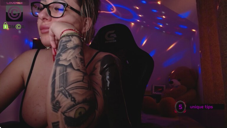 SonyaDevon's Streamate show and profile