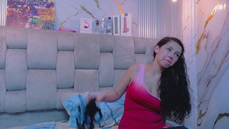 Sofia_Faces's Streamate show and profile