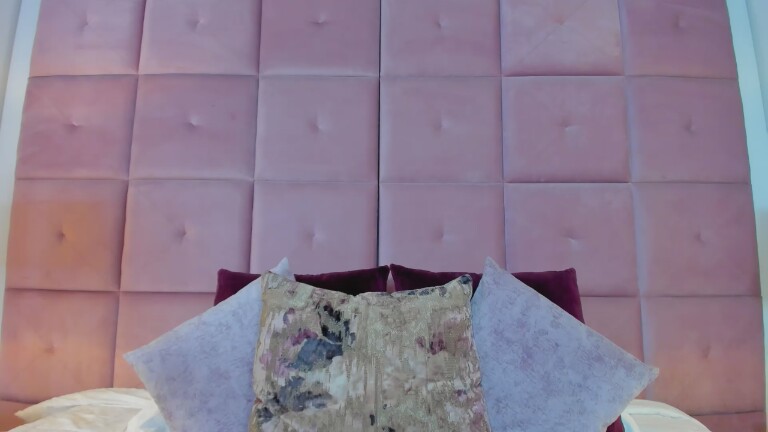 hollyBrisstol90's Streamate show and profile