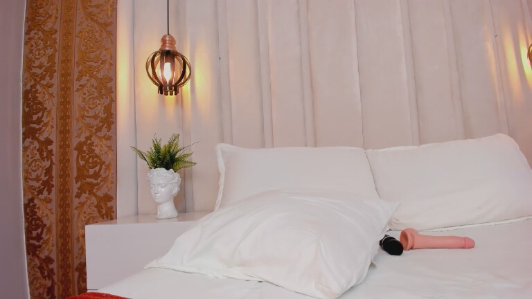 LucianaAriaas's Streamate show and profile