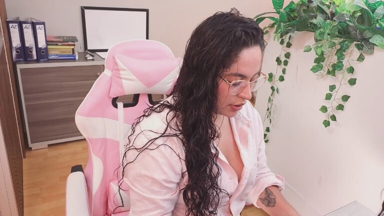 SharaThomas's Streamate show and profile