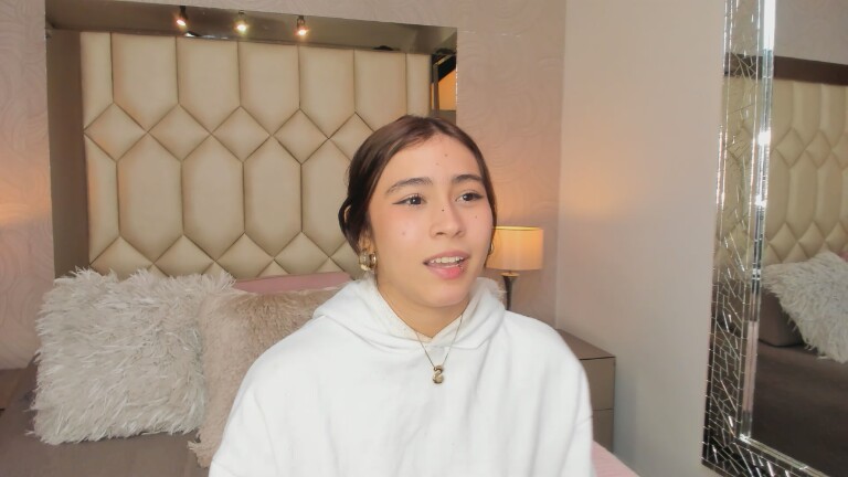 SophiaColinns's Streamate show and profile