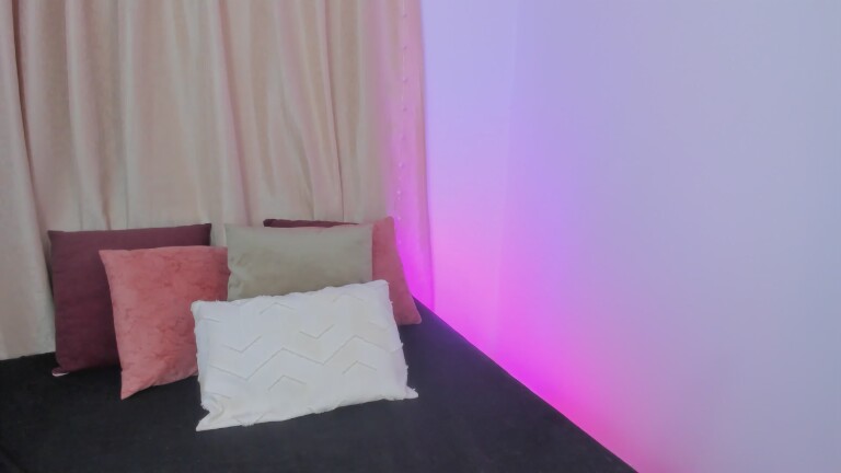 MaiaWinteer's Streamate show and profile