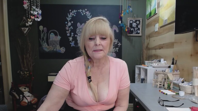 Adrianna_4u's Streamate show and profile