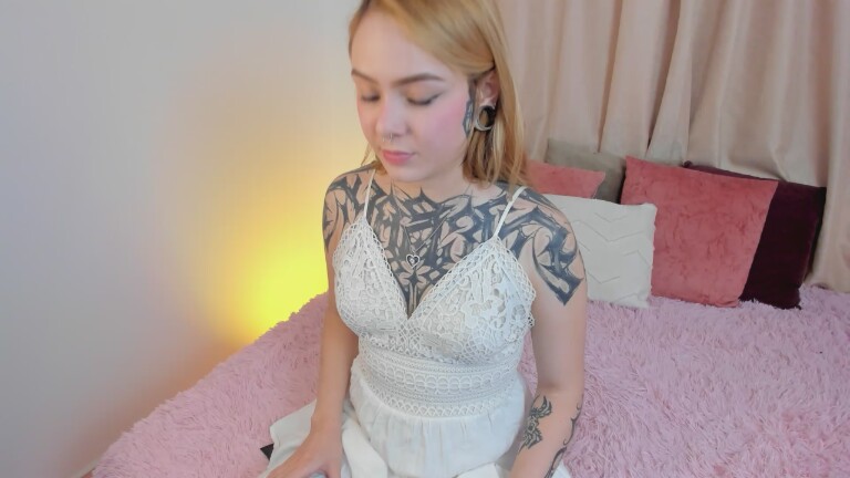 MaiaWinteer's Streamate show and profile