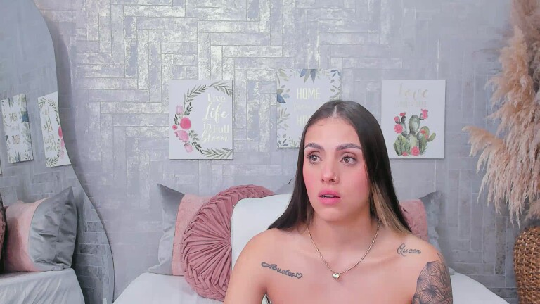 SaraBacker's Streamate show and profile