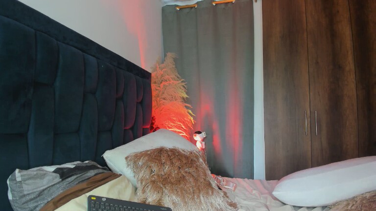 aliceee18's Streamate show and profile