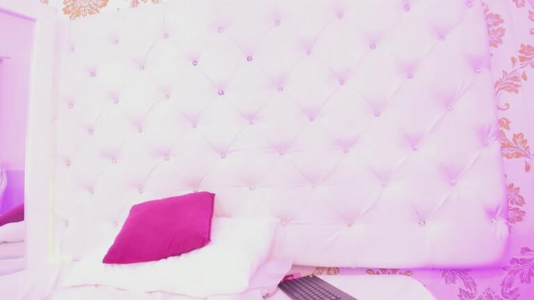 EMA_LAMBERT's Streamate show and profile