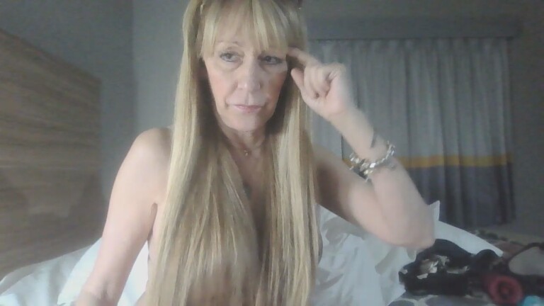 MeganFoxxx's Streamate show and profile