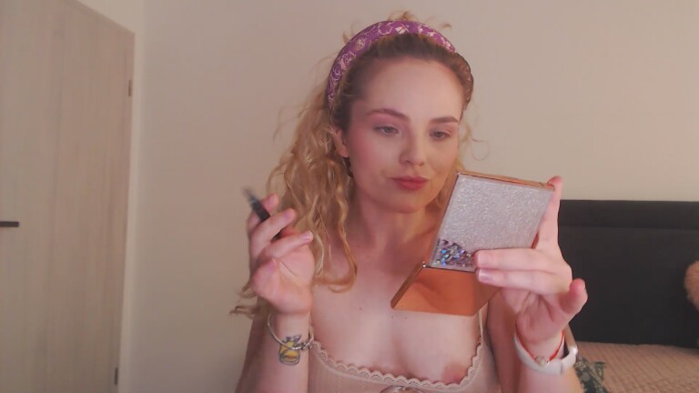 EVYE's Streamate show and profile