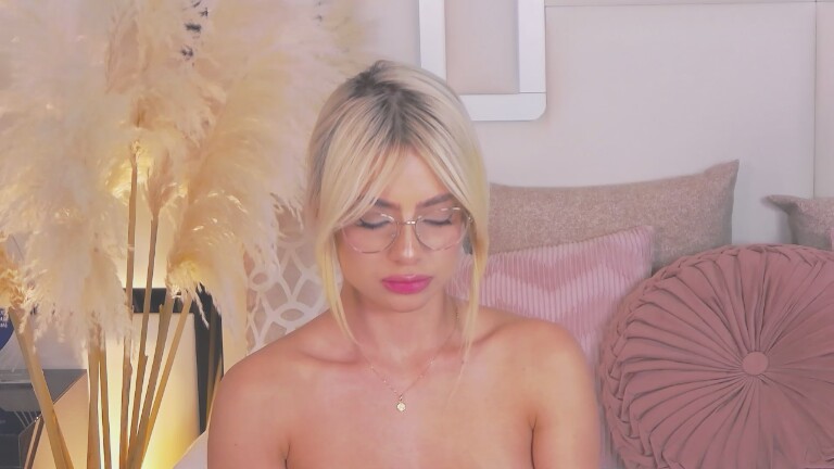 JohanaMiller's Streamate show and profile