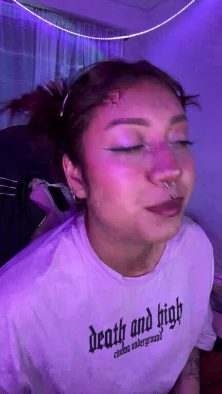 Ameliees's Streamate show and profile