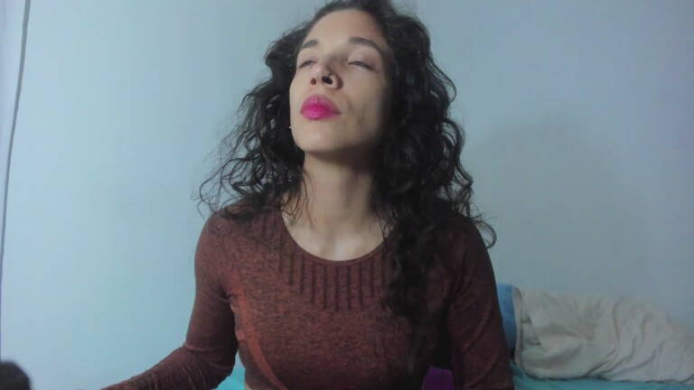 NinaDoux's Streamate show and profile