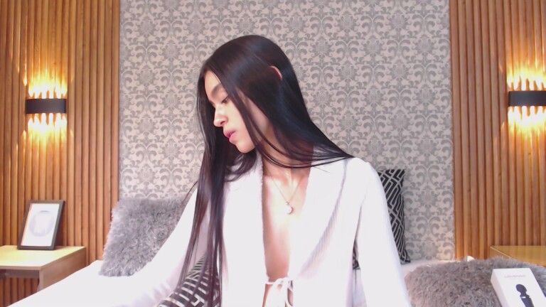 Charlotte_18's Streamate show and profile