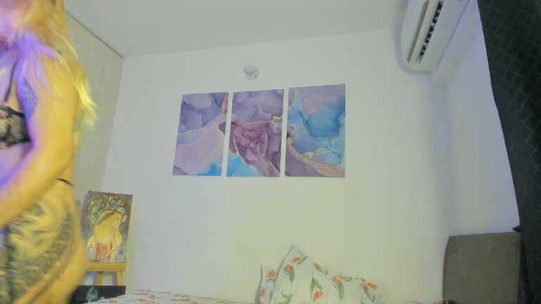 SkyLumen's Streamate show and profile