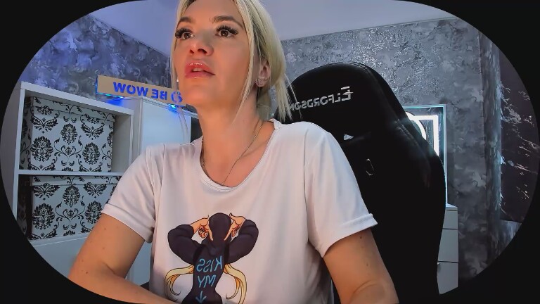 BE_WOW's Streamate show and profile