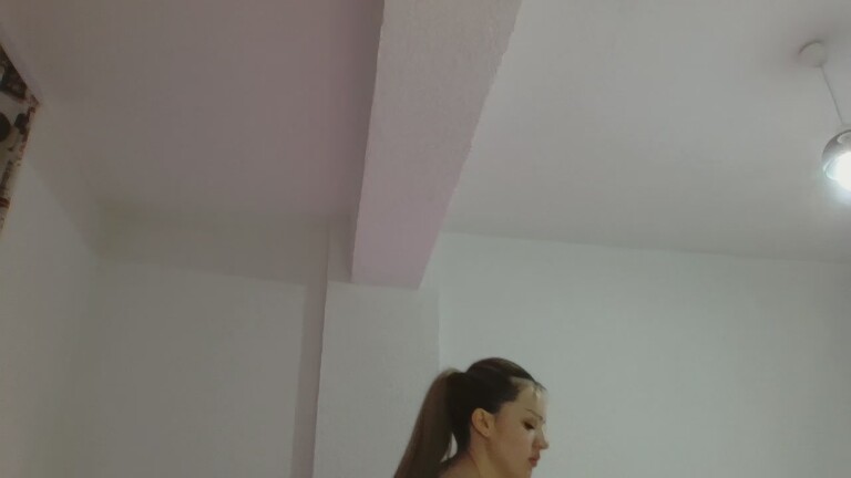 EMYILIA's Streamate show and profile