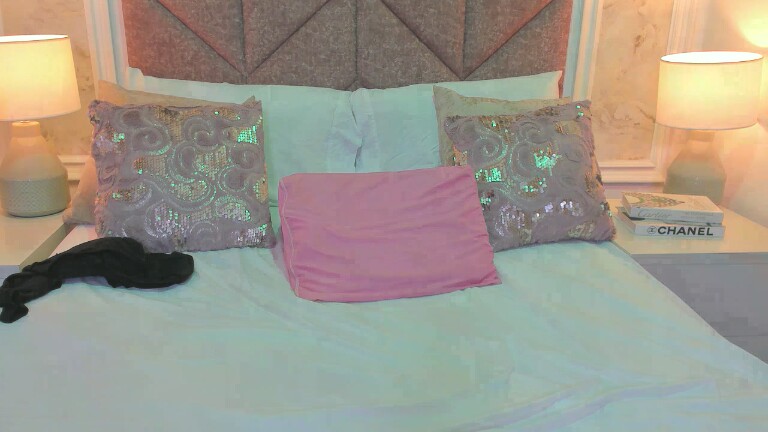 ScarletShinee's Streamate show and profile