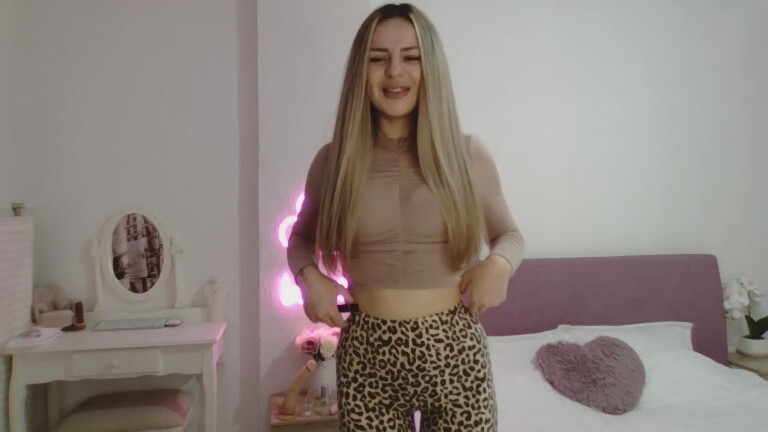 EMYILIA's Streamate show and profile