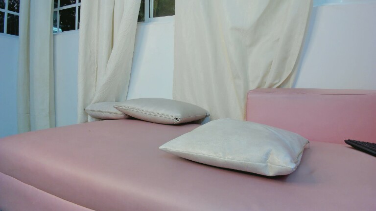 SophieLanne's Streamate show and profile