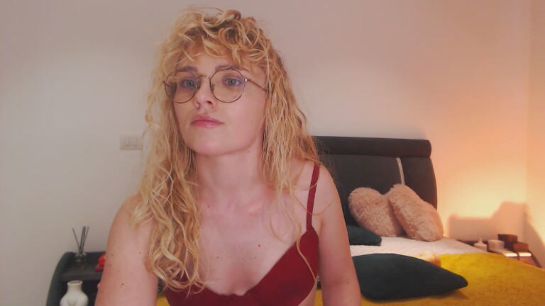 EVYE's Streamate show and profile