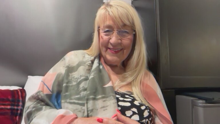 FoxyLeo's Streamate show and profile