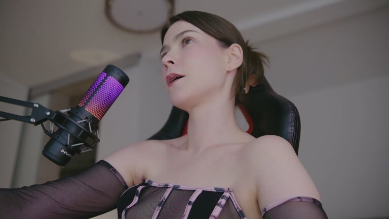 HelloAlice's Streamate show and profile