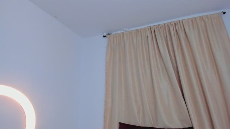 MaiaWinteer's Streamate show and profile